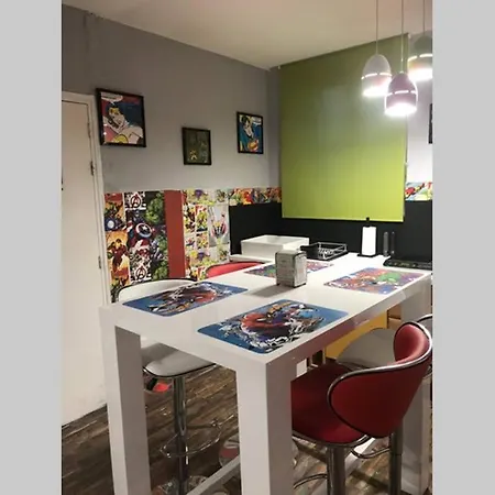 Style Pop Art Avec Garage Centre Historique *