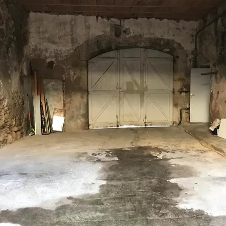 Style Pop Art Avec Garage Centre Historique Béziers